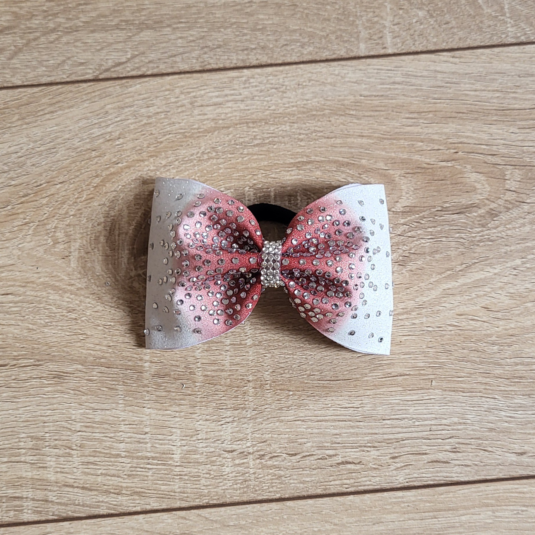 Tailless Bow Glitzer mit Strass + Ombre